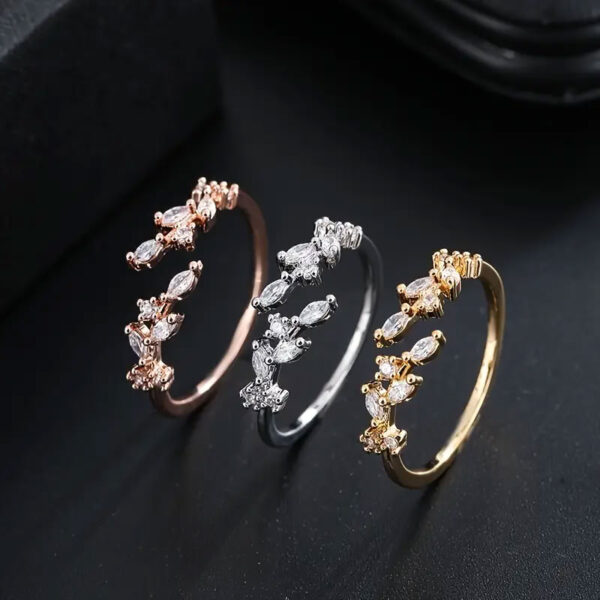 Elegant Silver-colored Ring with a Leaf Design - Image 2